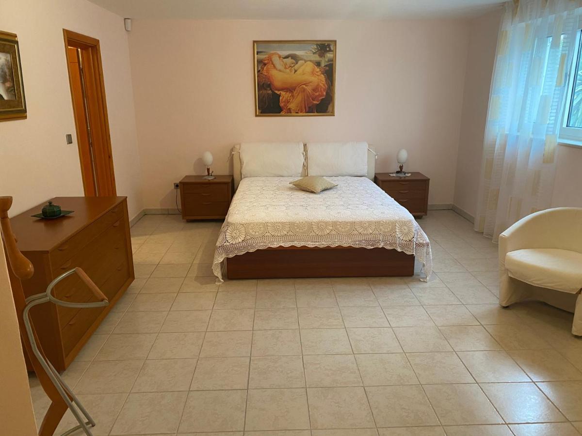 Apartment L'Odore Del Mare Dolac Exterior foto